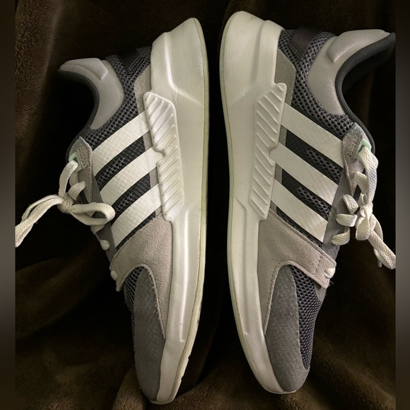 Adidas shoes - Picture 2 of 5